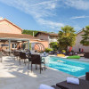 Contact Hotel Les Pierres Dorees